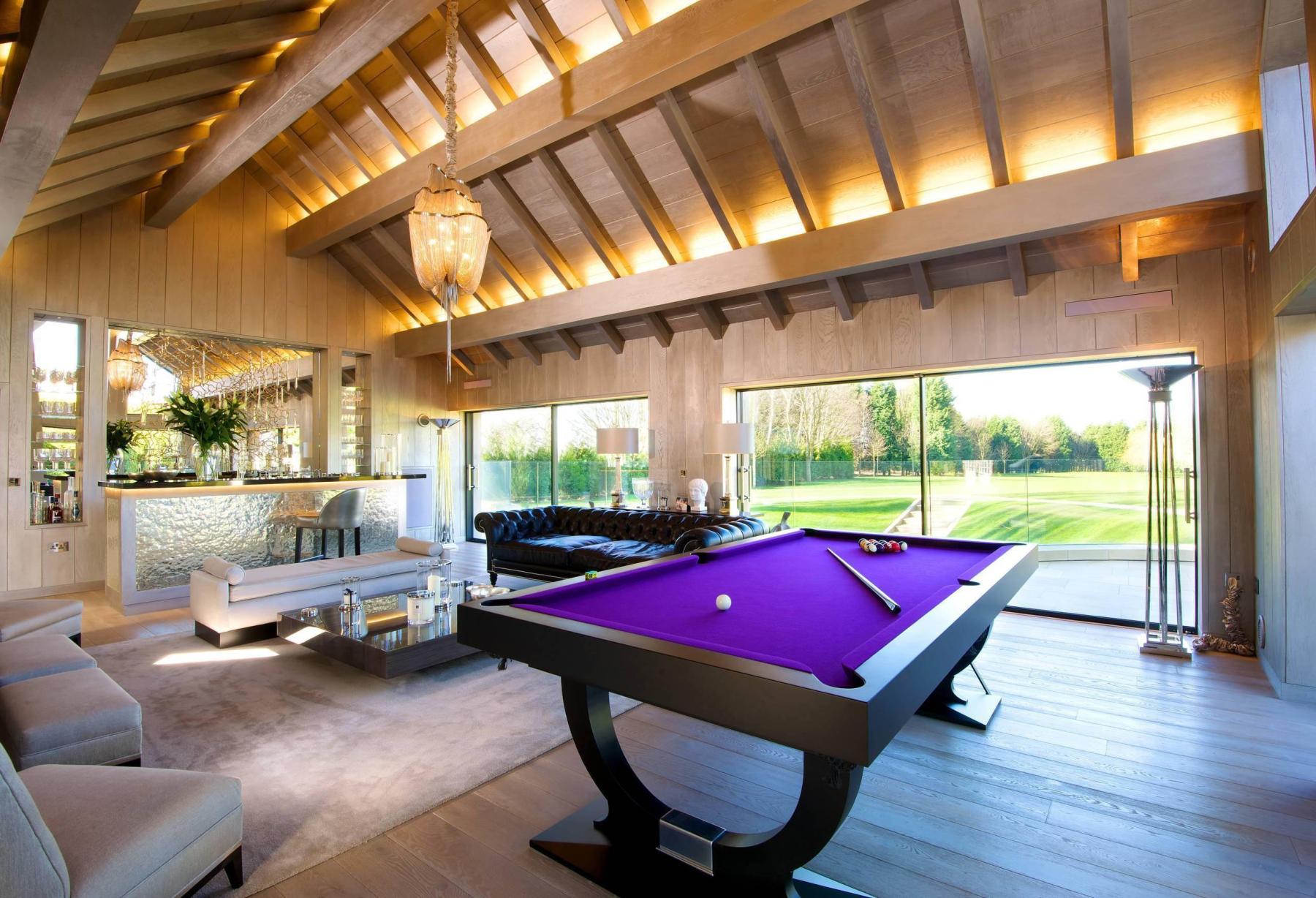 Shimmering Chandelier with Chains-Sylvia Space