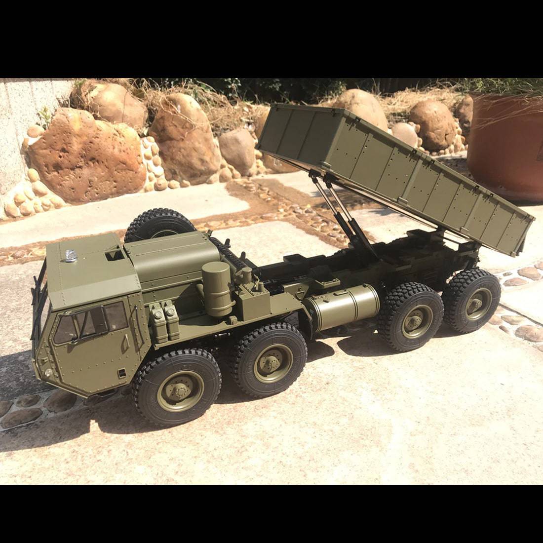 1/12 2.4G 8 x 8 RC Car Dump Truck U.S. Military Truck with Light Sound Function