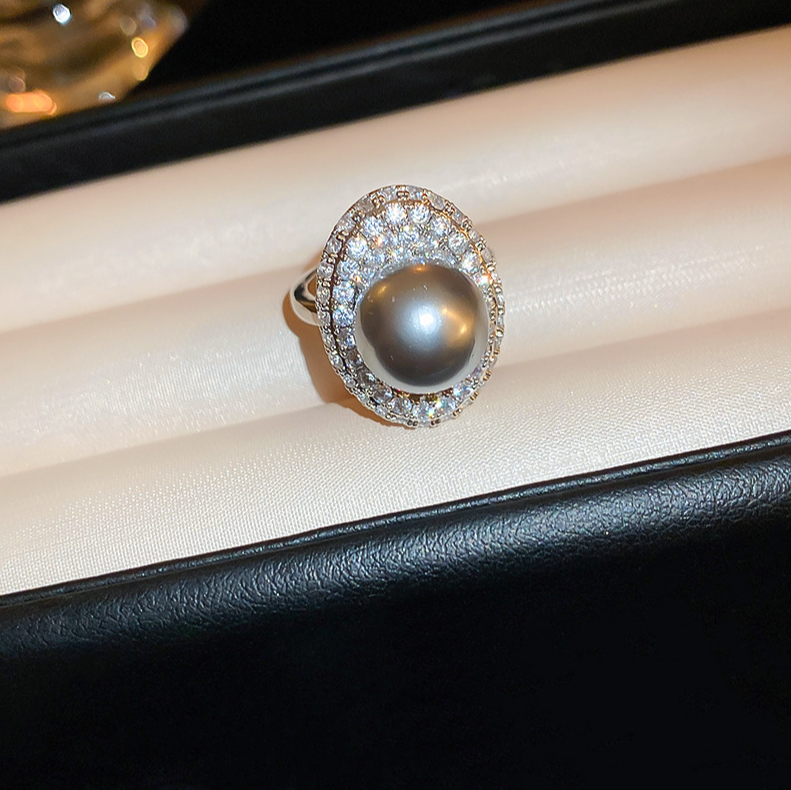Baroque pearl Moissanite ring