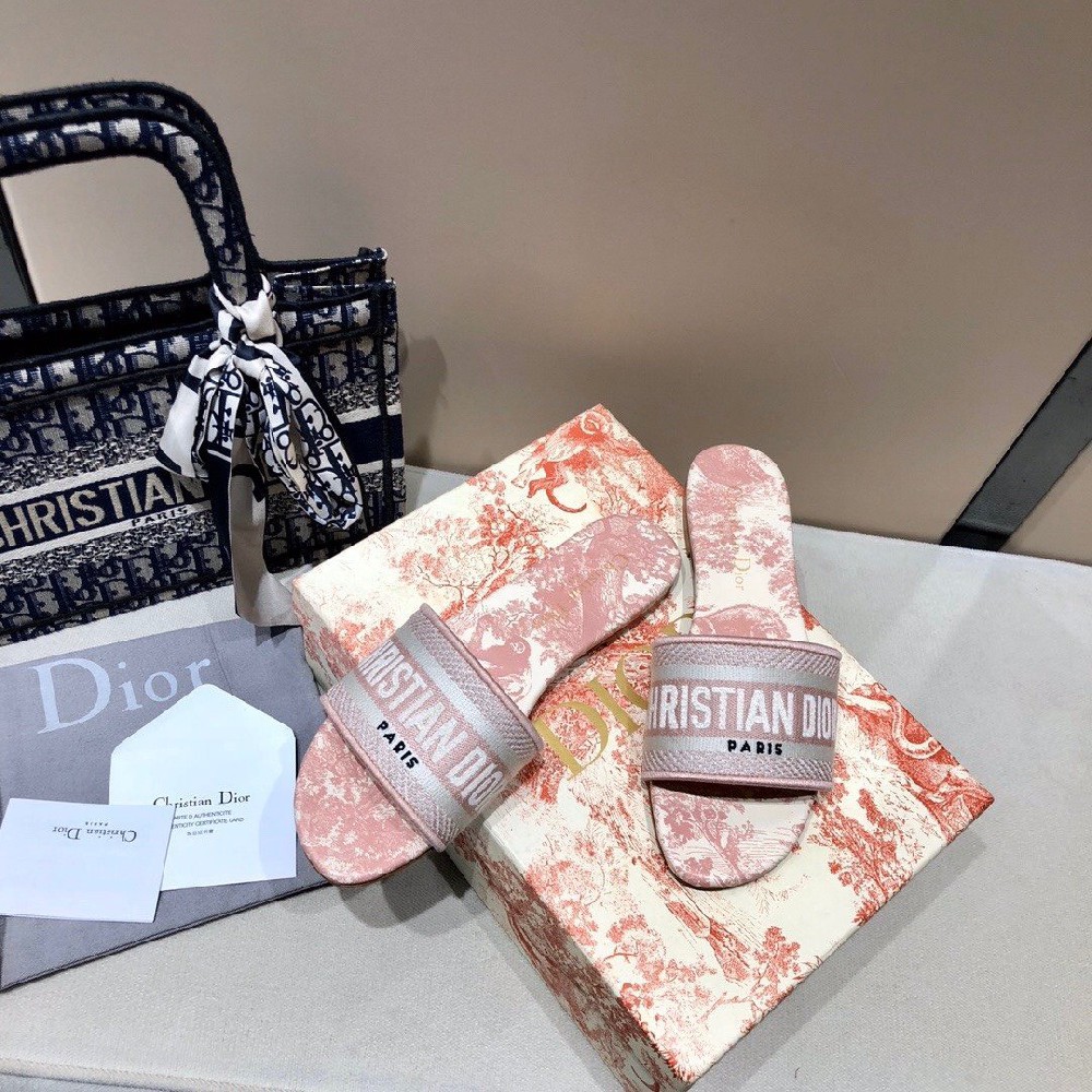 CD Retro Fashion Slippers A8