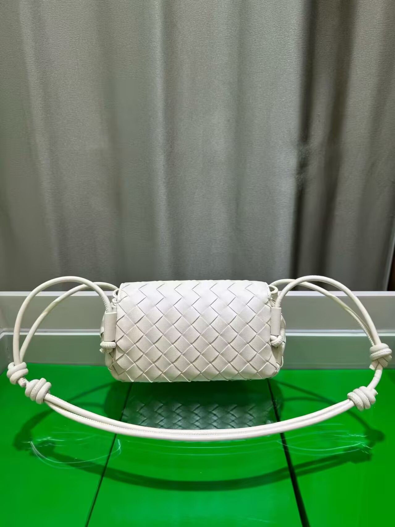 BV Luxury Woven Handbag 21*9*11cm