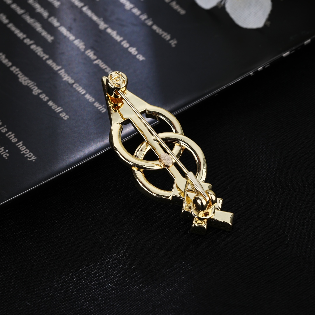 CC new arrival brooch 020