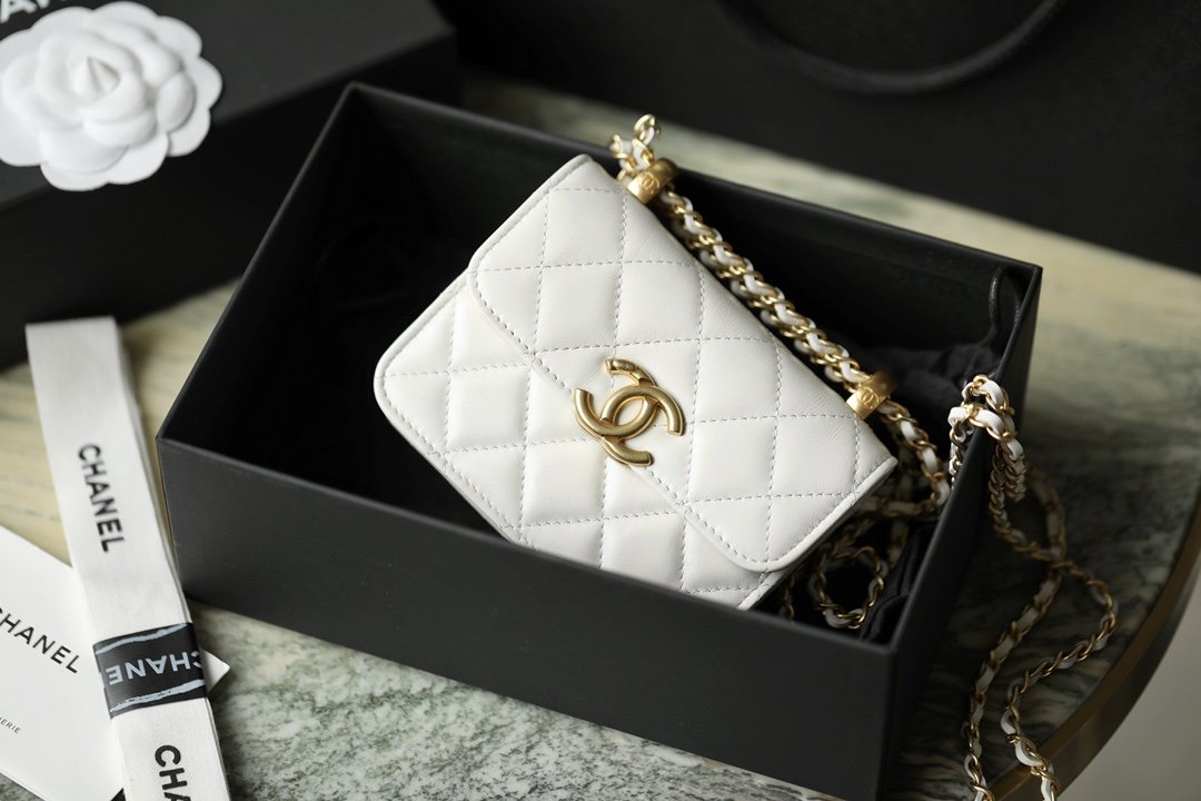 cc CO-CO Clutch With Chain 9.5cm/3.7in Gold Toned Hardware For Women White