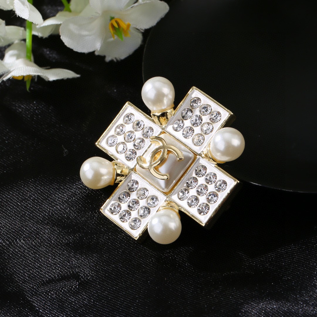 CC new arrival brooch 013