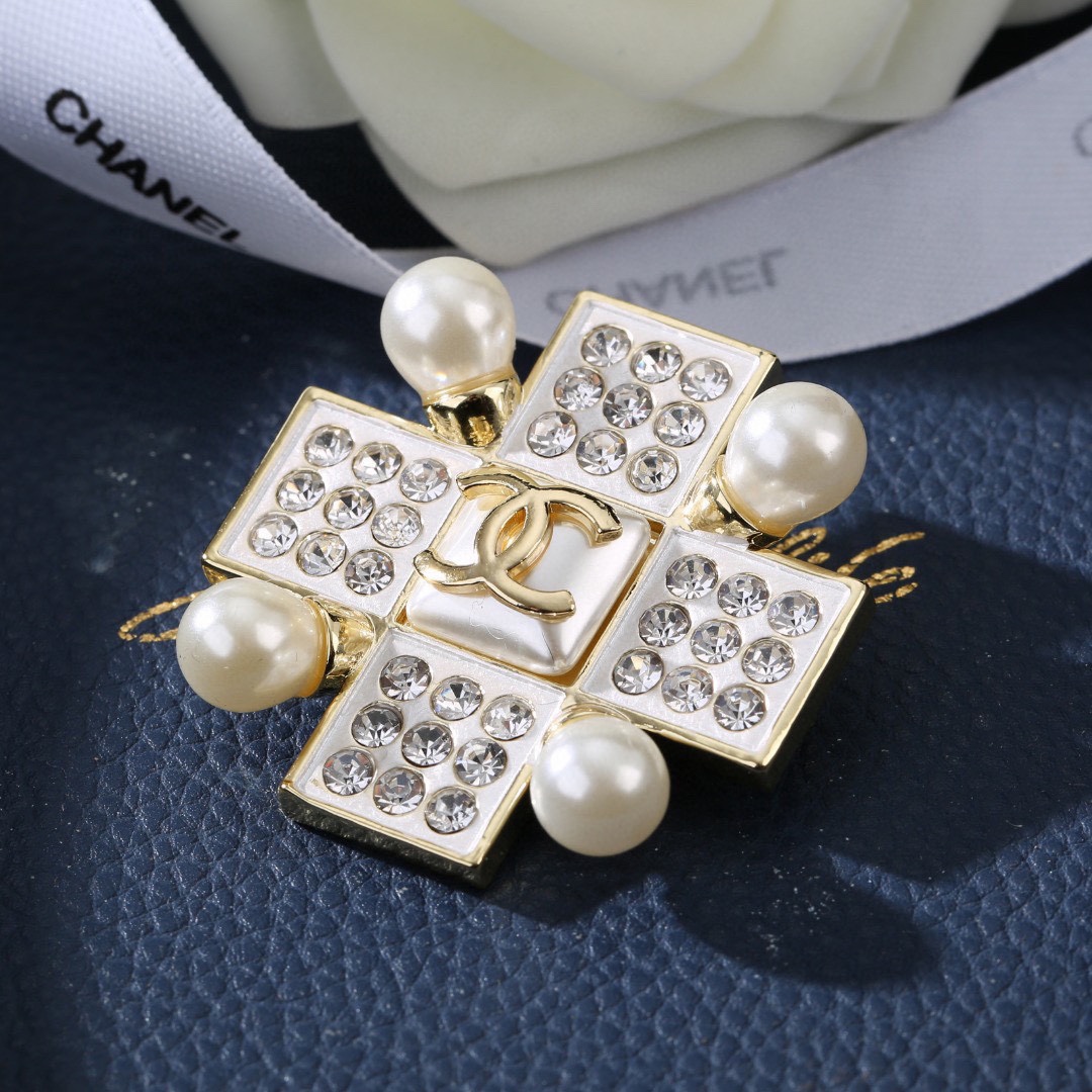 CC new arrival brooch 013