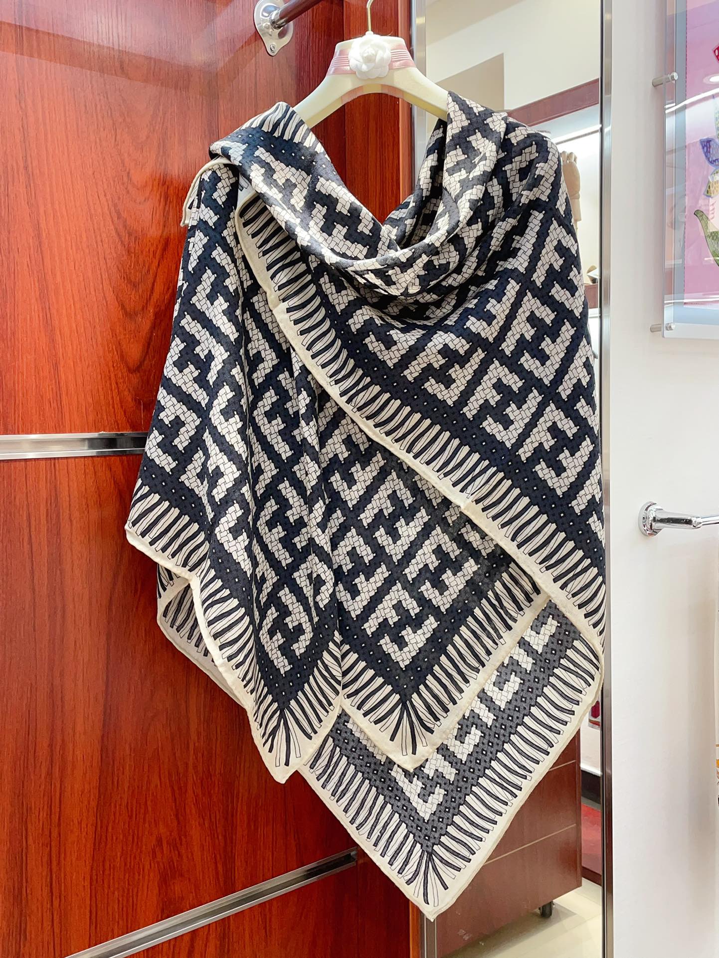 FD Scarf 140*140cm 0028