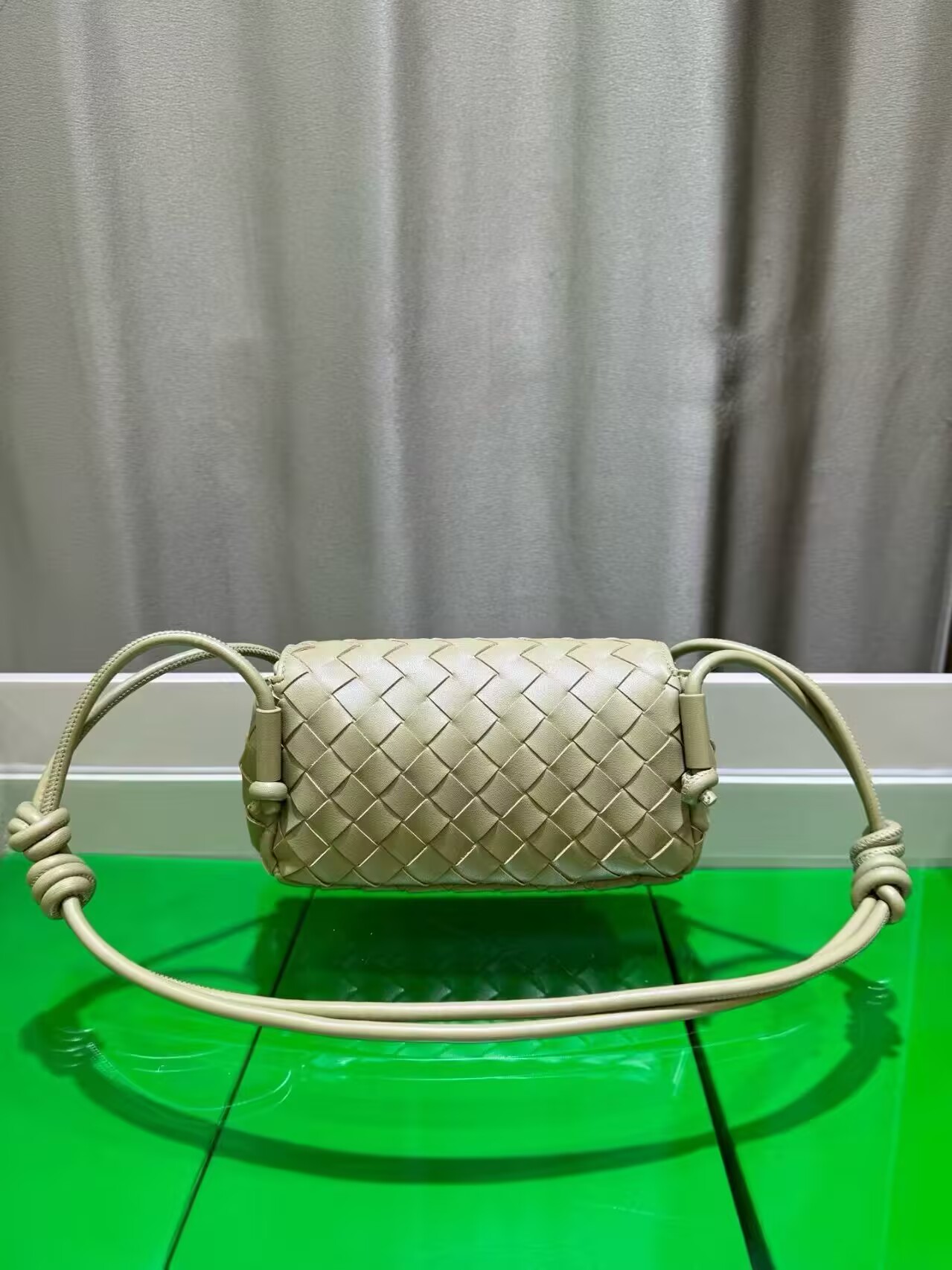 BV Luxury Woven Handbag 21*9*11cm