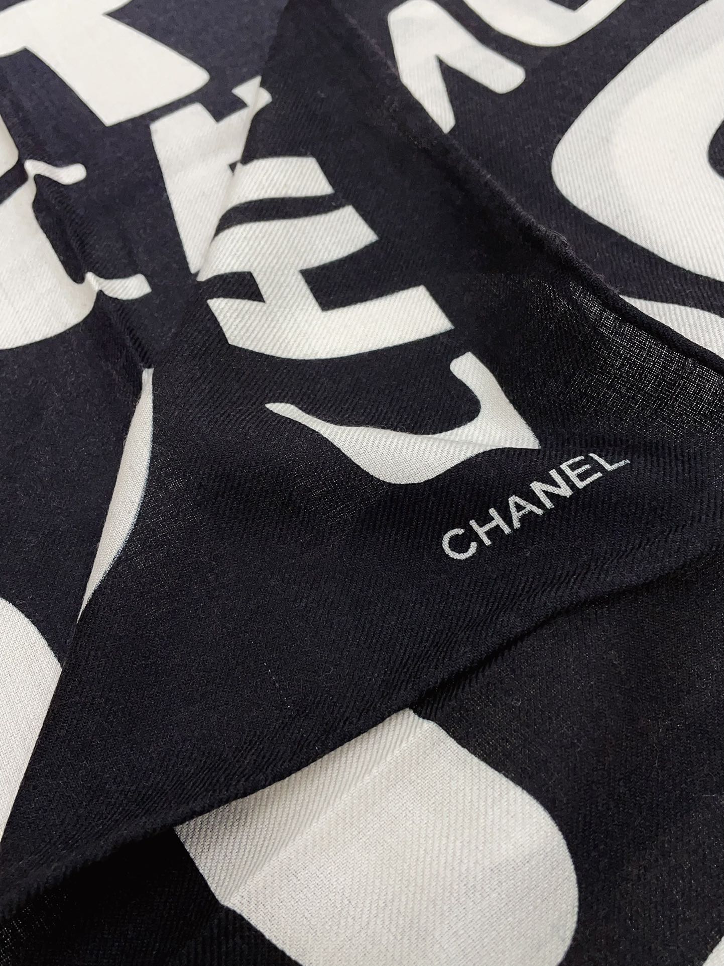 CC Scarf 90*90cm 0020