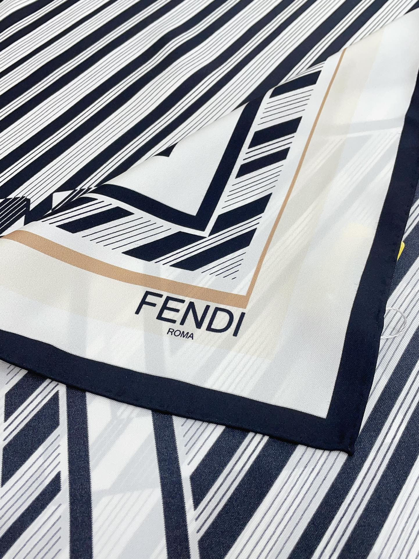 FD Scarf 90*90cm 0018