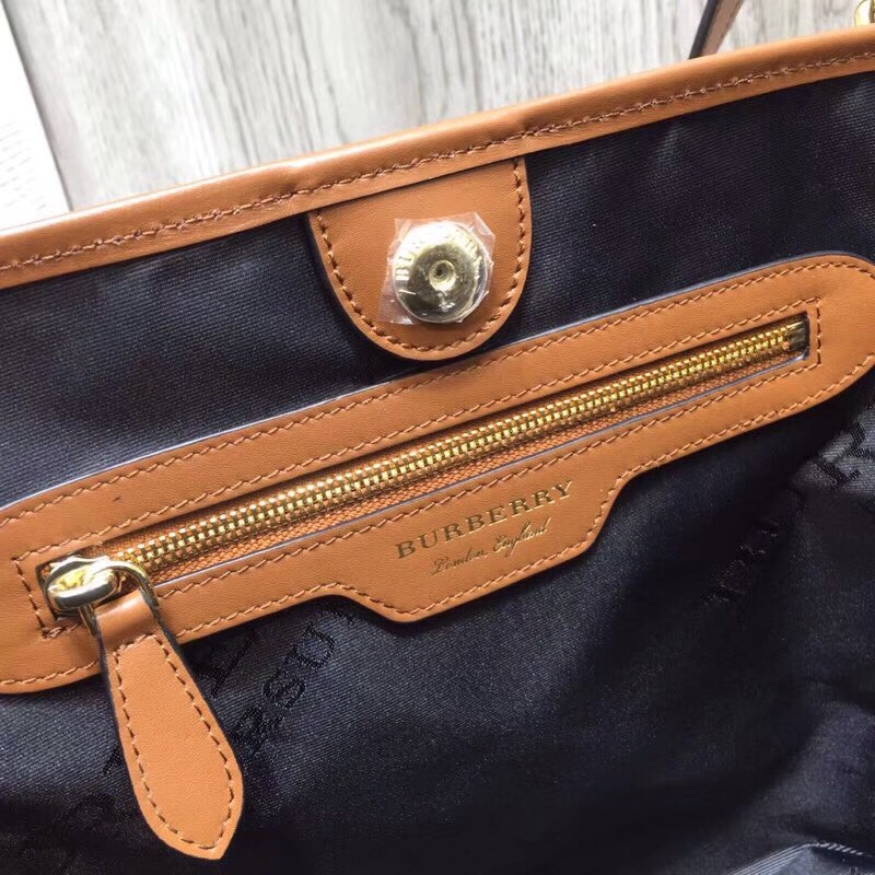 bb The Small Canter Horseferry Check Tote Brown For Women, Women's Bags 11.6in/29.5cm