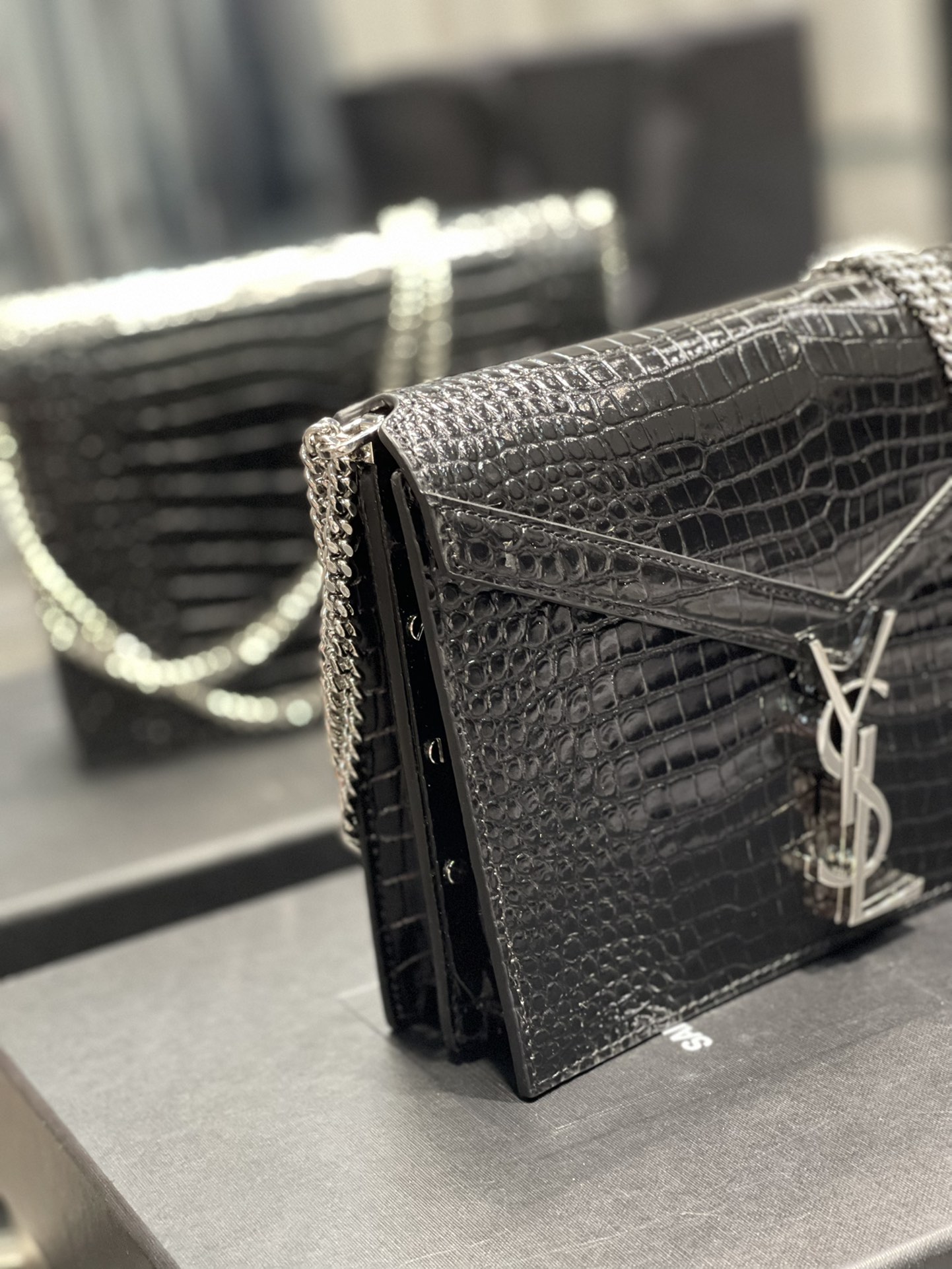 Y Cassandra Medium Chain Bag Black