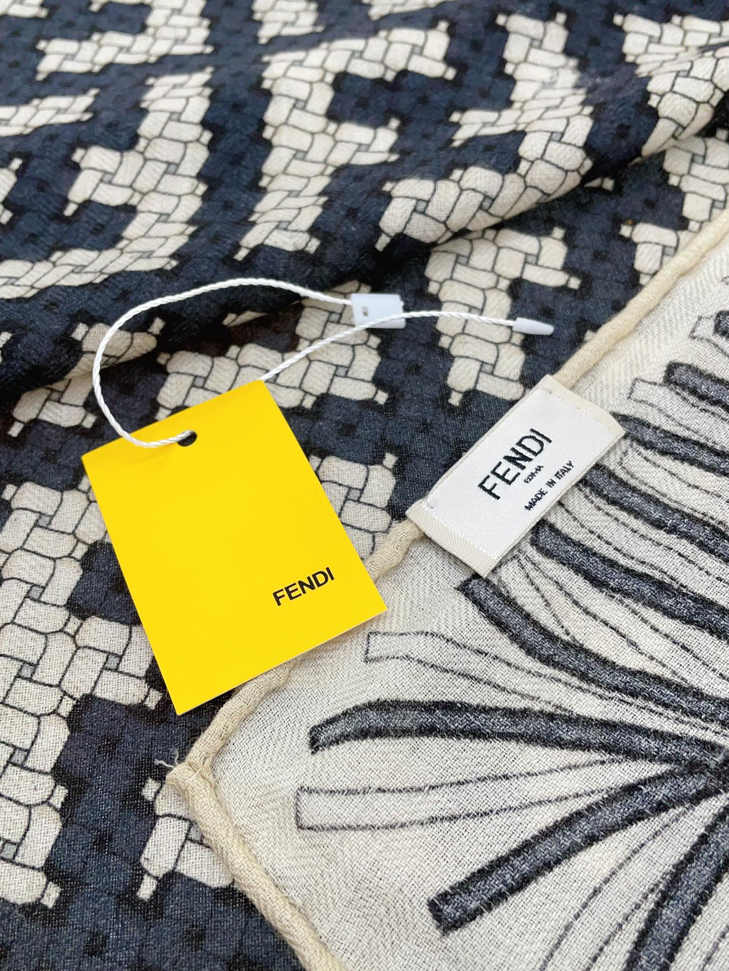 FD Scarf 140*140cm 0028