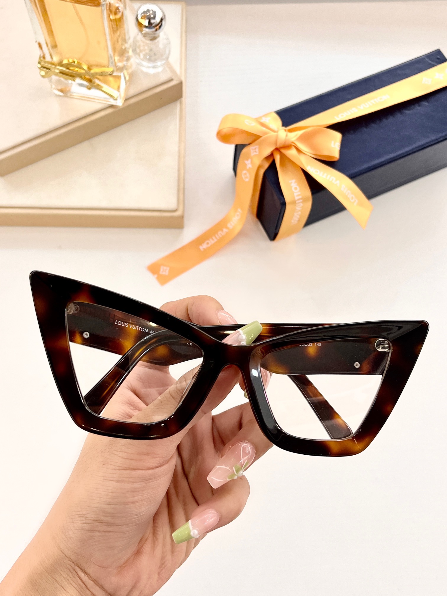 Z2613W Size:53-22-145