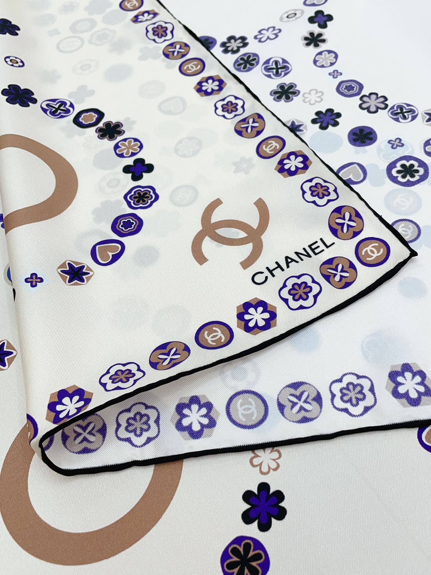 CC Scarf 90*90cm 0010