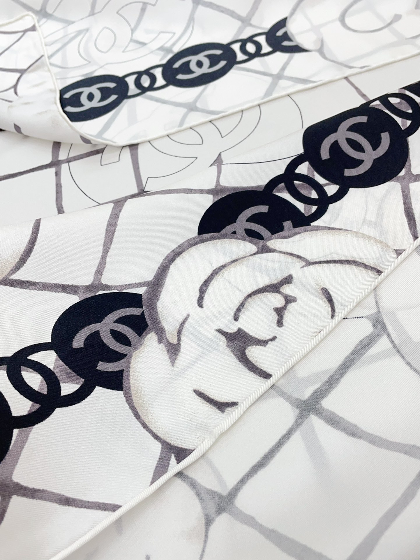 CC Scarf 90*90cm 0025