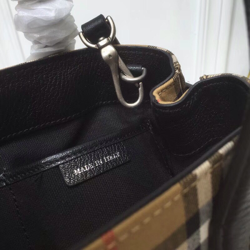 bb Small Banner Vintage Check And Tote Black For Women, Women's Bags 10.5in/26cm