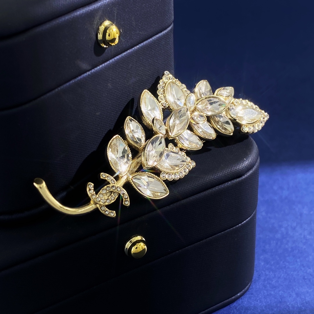 CC new arrival brooch 017