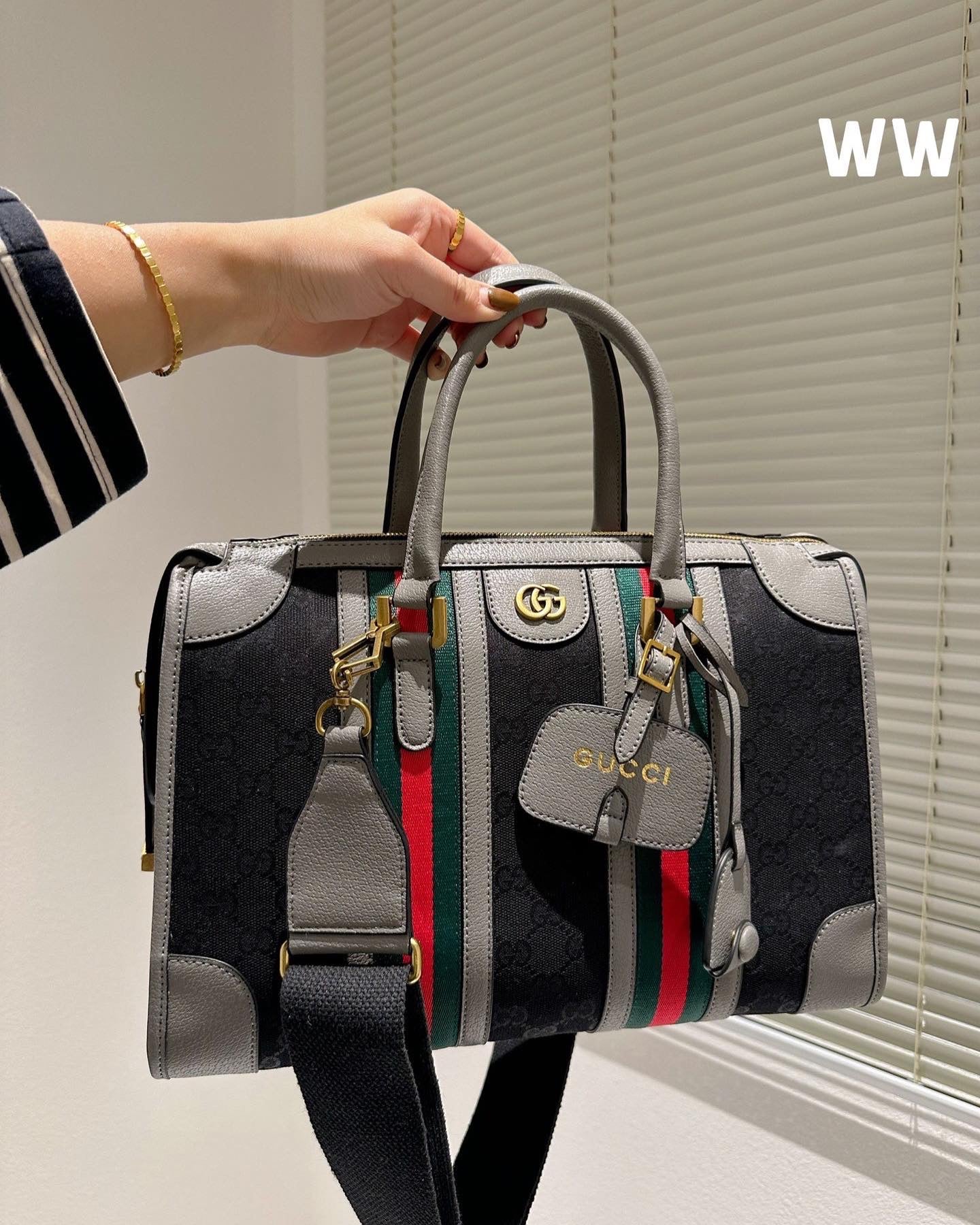 GC451 Bauletto Medium Top Handle Bag / 13.4"W x 9.4"H x 7.1"D