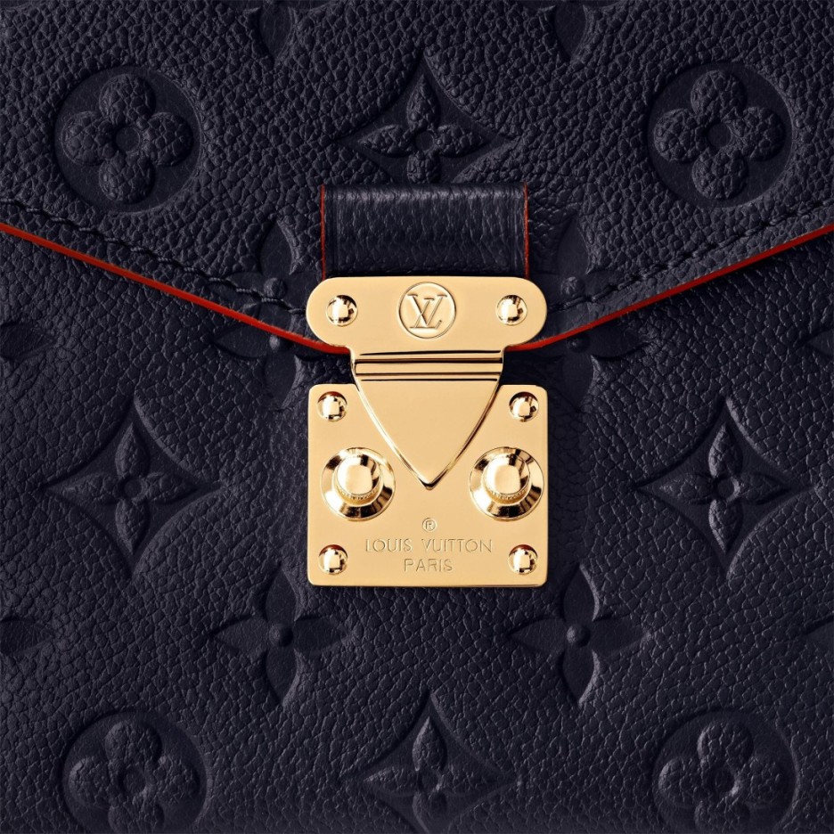 L hot sale Pochette Metis M44875