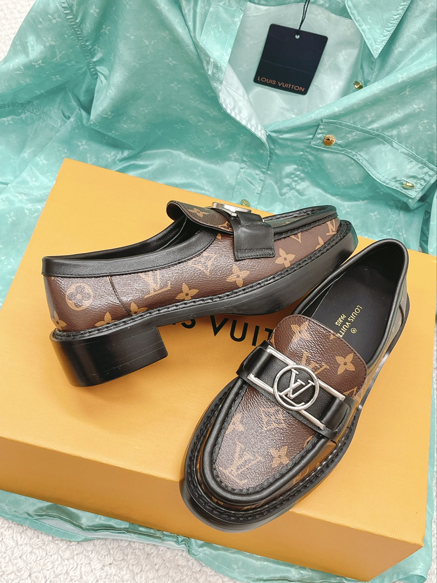 L Women's Academy Loafer SiLer Toned Hardware Brown For Women L