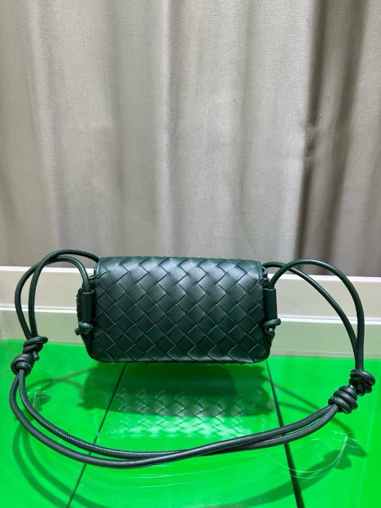 BV Luxury Woven Handbag 21*9*11cm