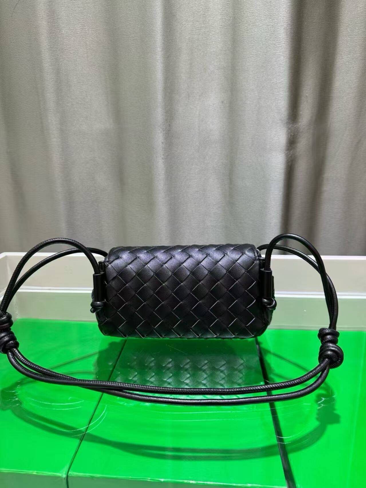 BV Luxury Woven Handbag 21*9*11cm