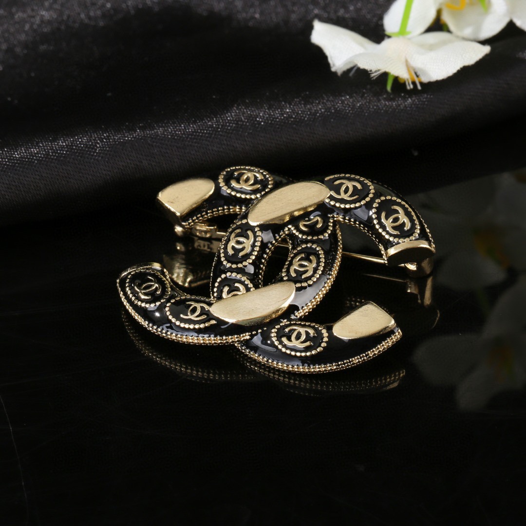 CC new arrival brooch