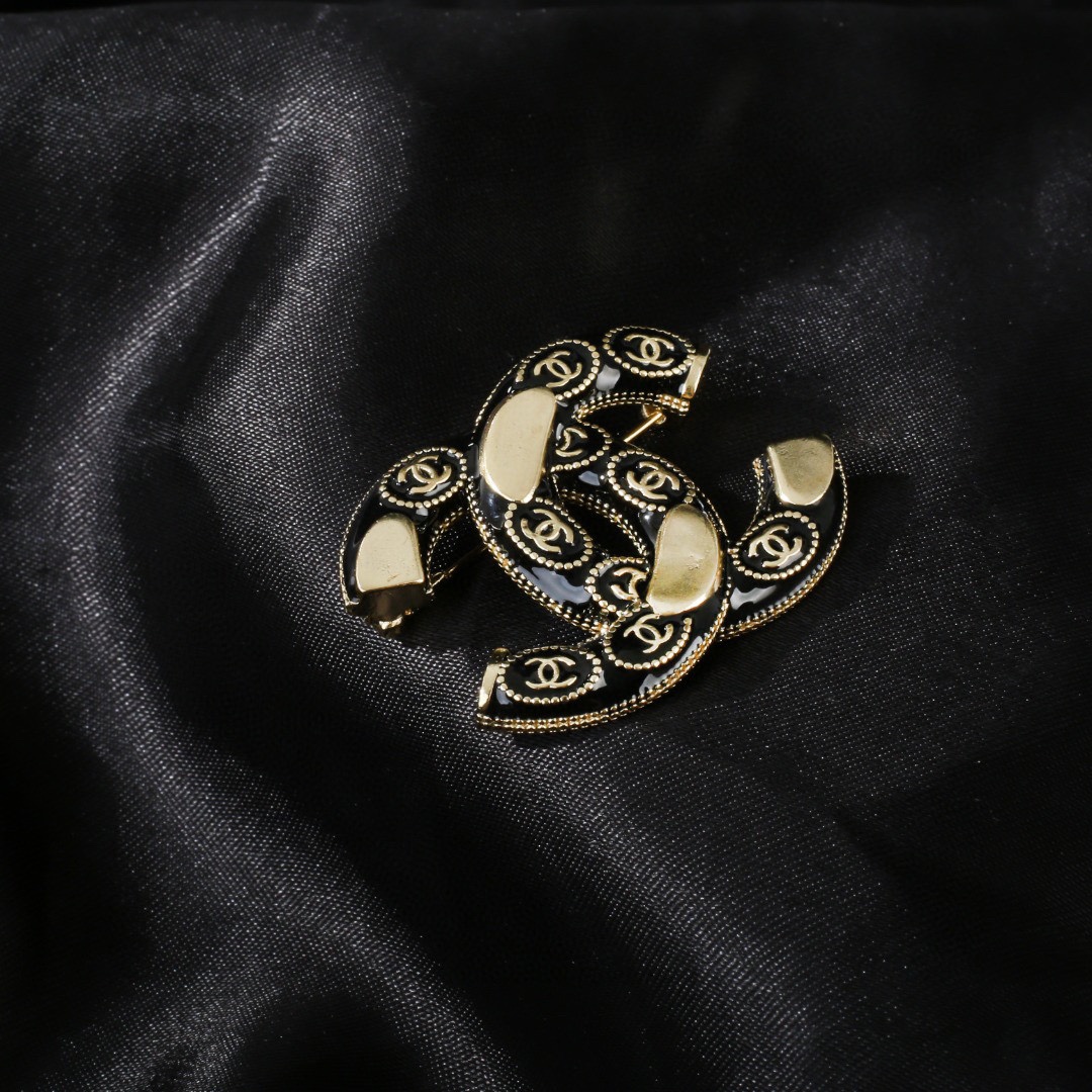 CC new arrival brooch