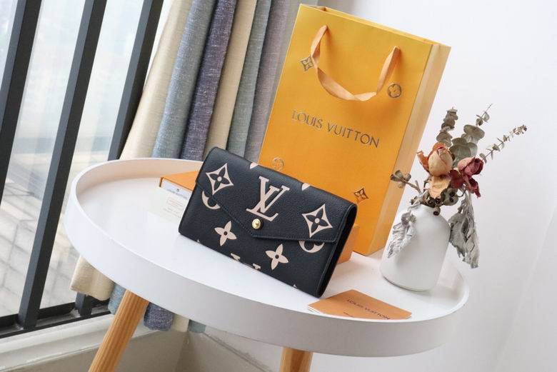 LV Bag 19.5X10.5X2.5cm 09