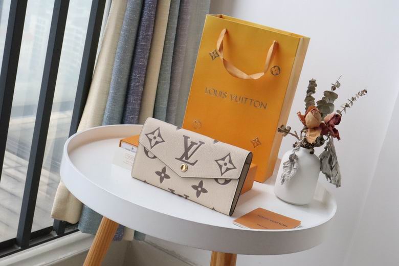 LV Bag 19.5X10.5X2.5cm 09