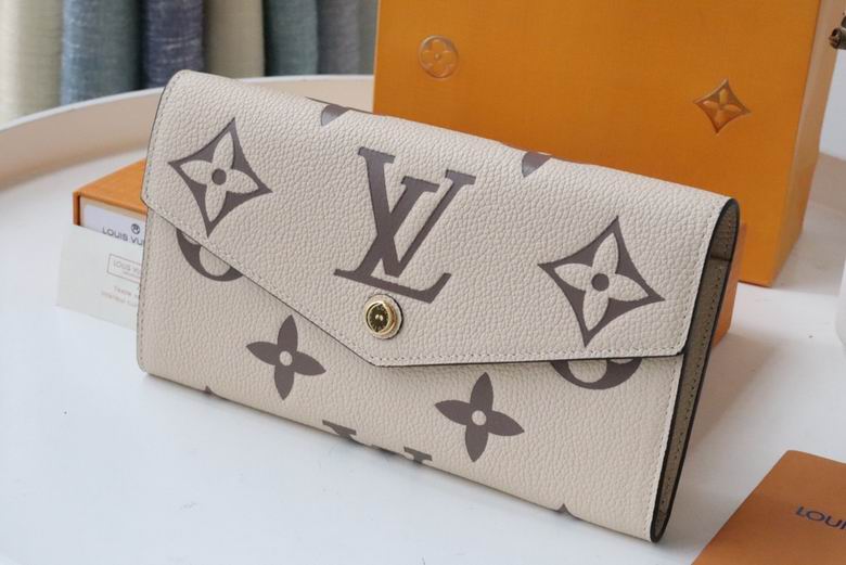 LV Bag 19.5X10.5X2.5cm 09