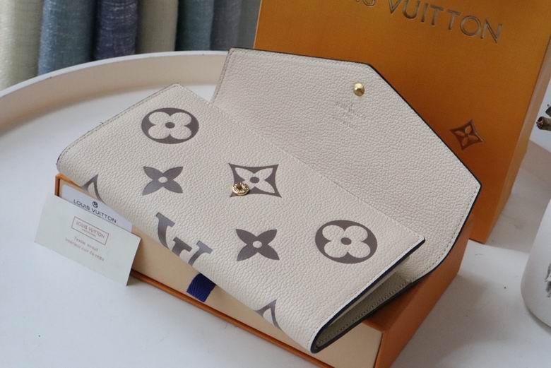 LV Bag 19.5X10.5X2.5cm 09