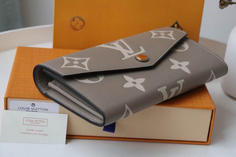 LV Bag 19.5X10.5X2.5cm 09