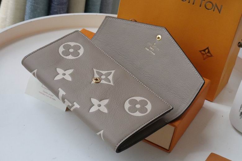 LV Bag 19.5X10.5X2.5cm 09