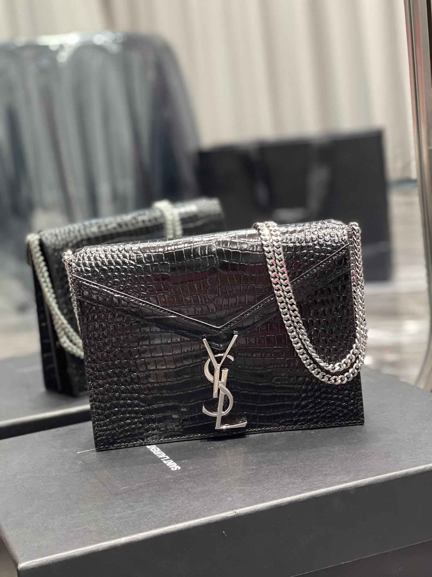 Y Cassandra Medium Chain Bag Black