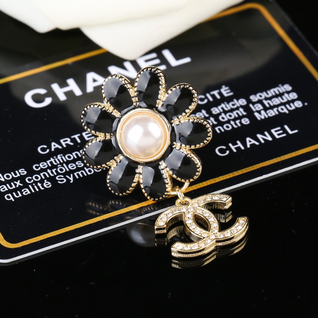 CC new arrival brooch