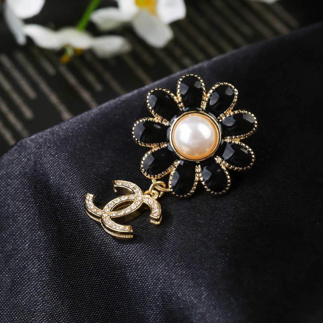 CC new arrival brooch