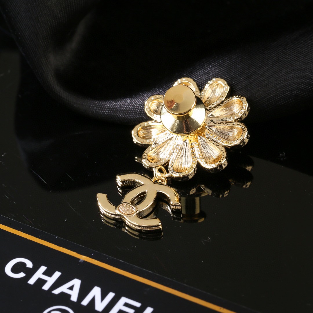 CC new arrival brooch