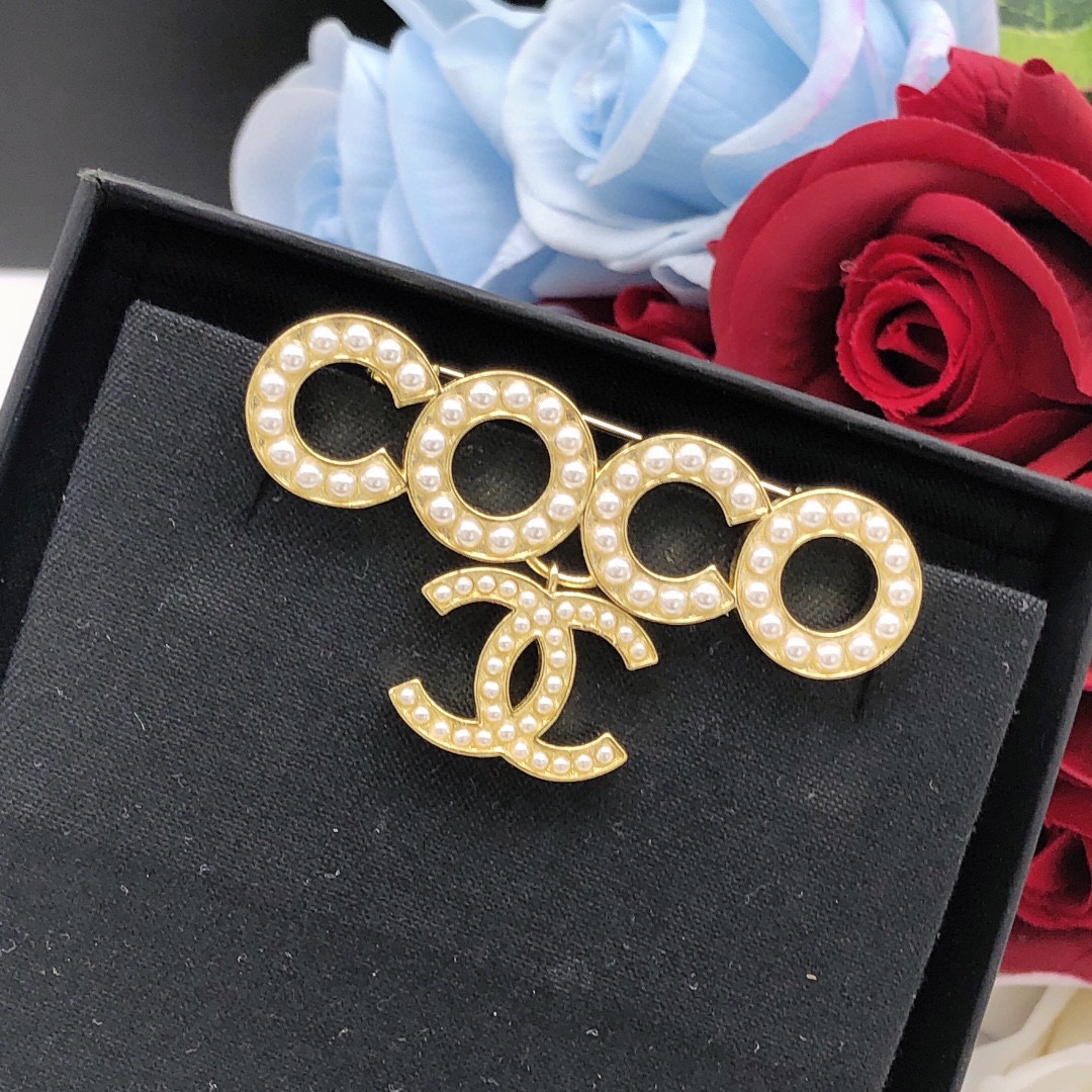 Cc brooch 0078