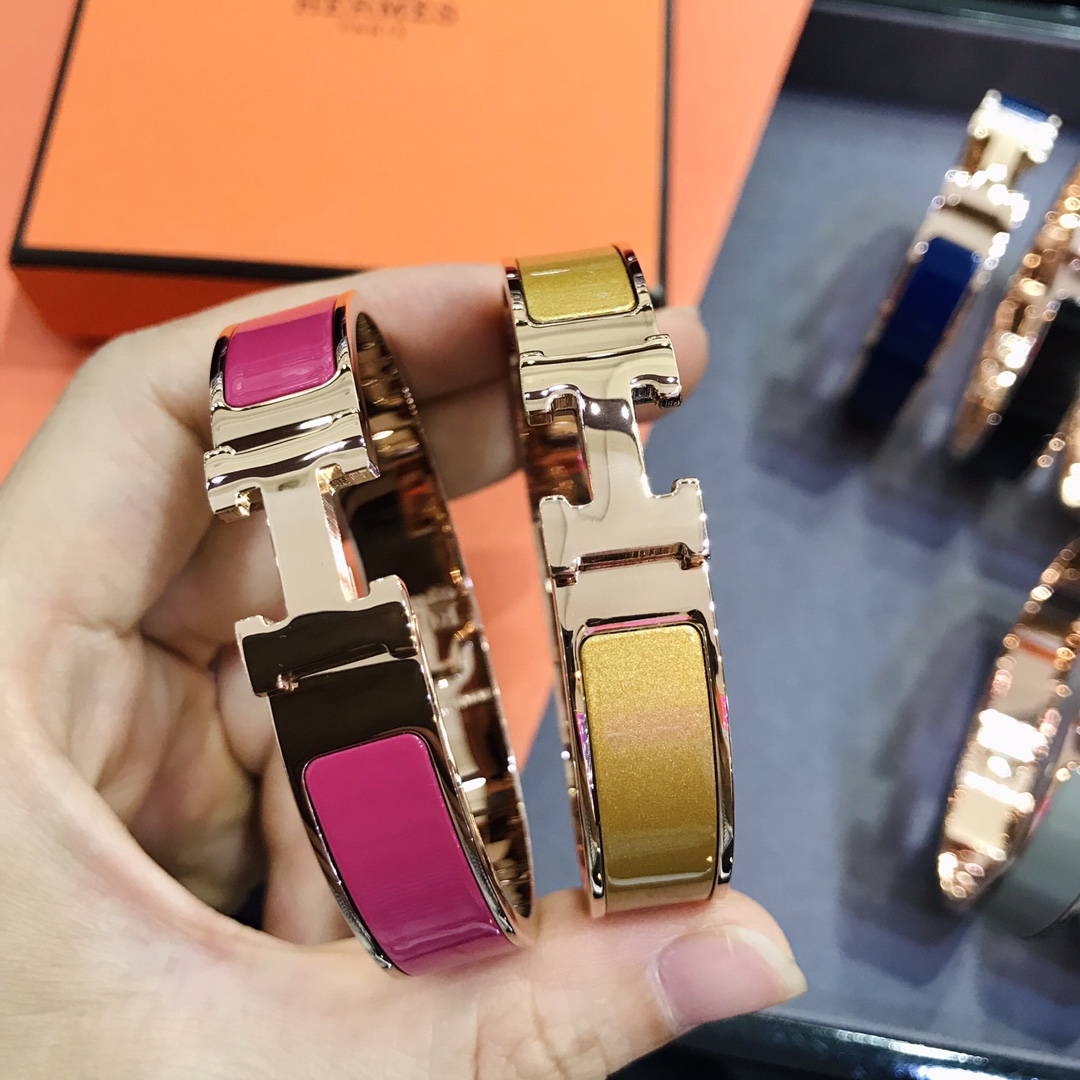 H Classic style bracelet