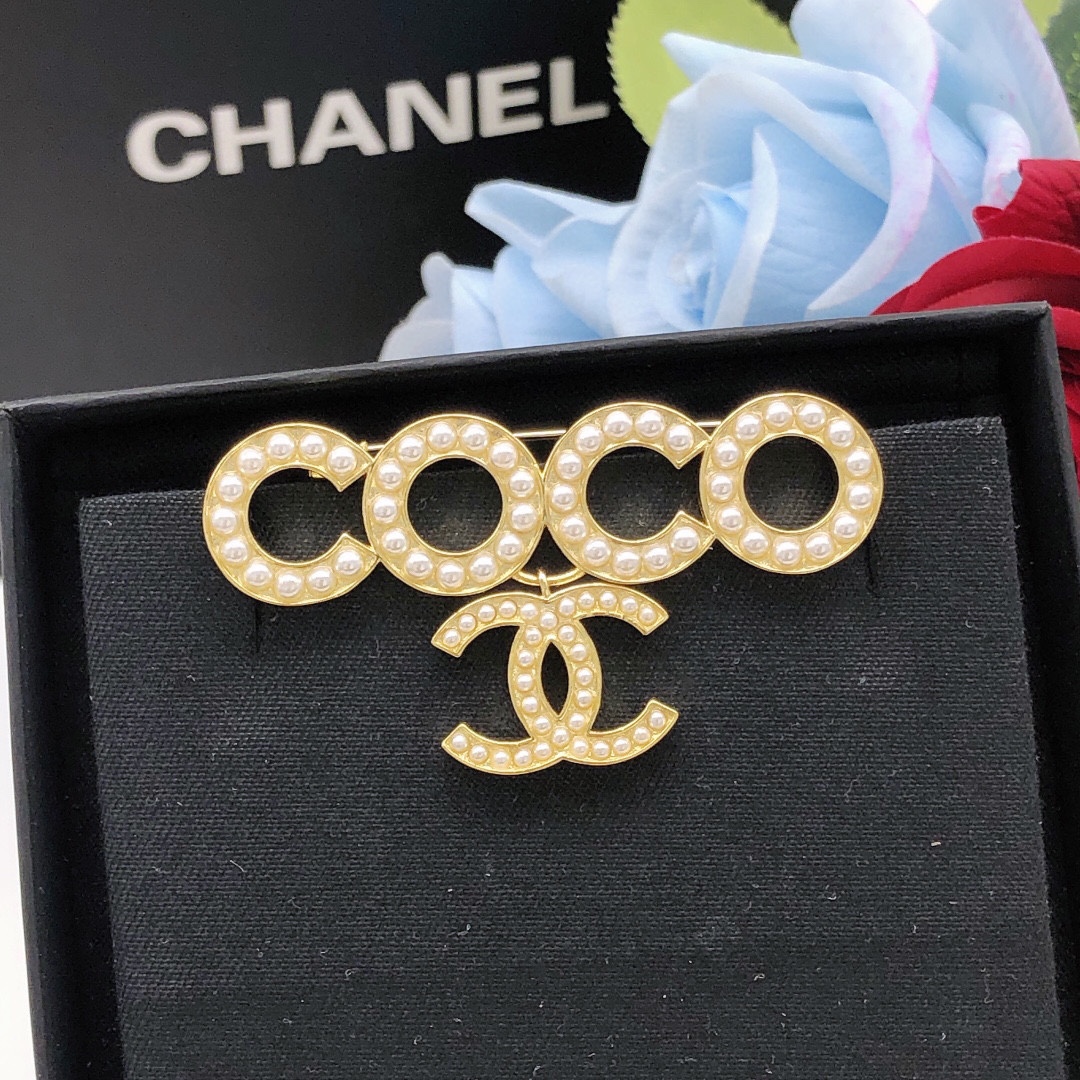 Cc brooch 0078
