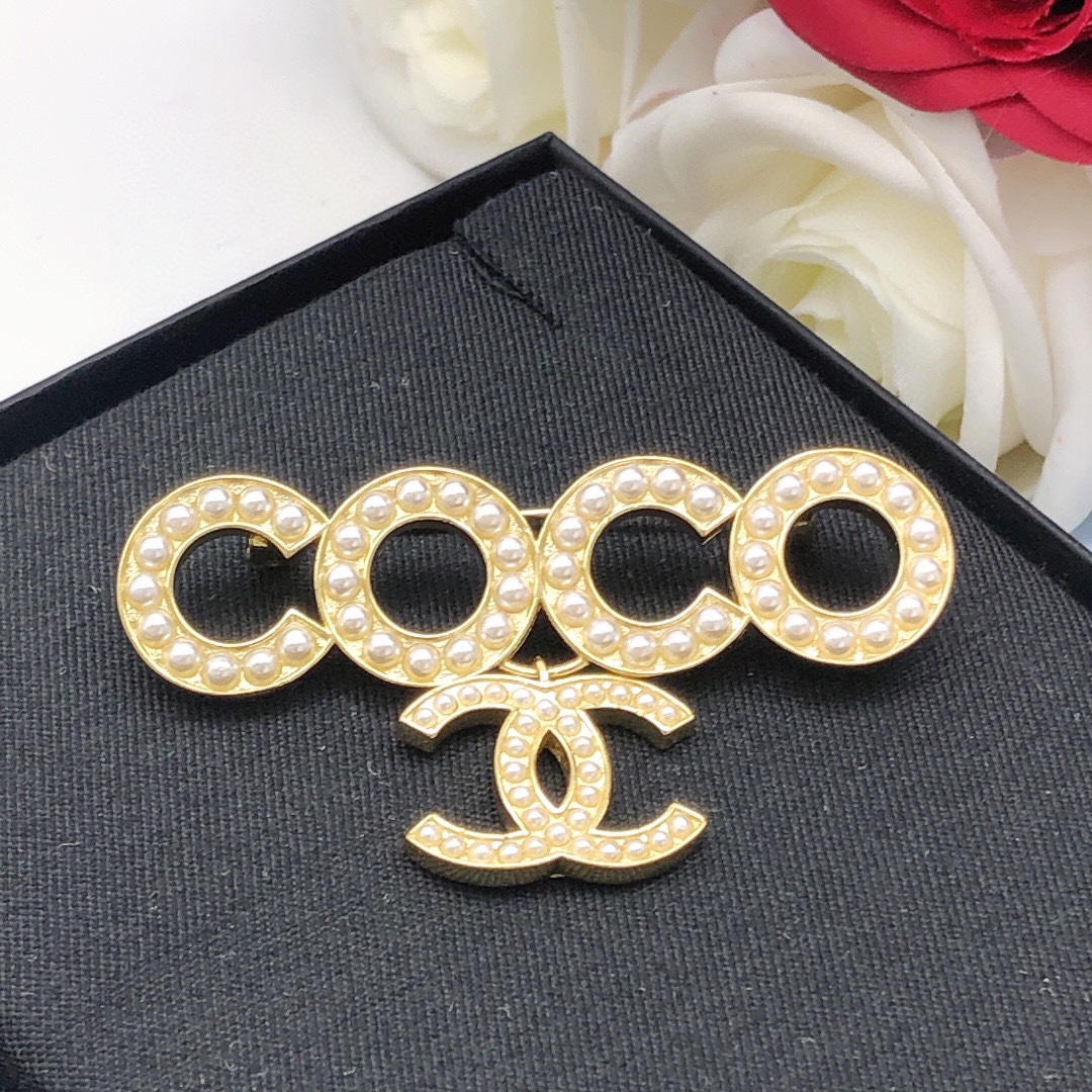 Cc brooch 0078