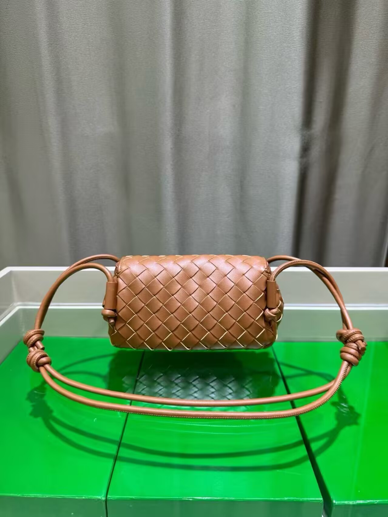 BV Luxury Woven Handbag 21*9*11cm