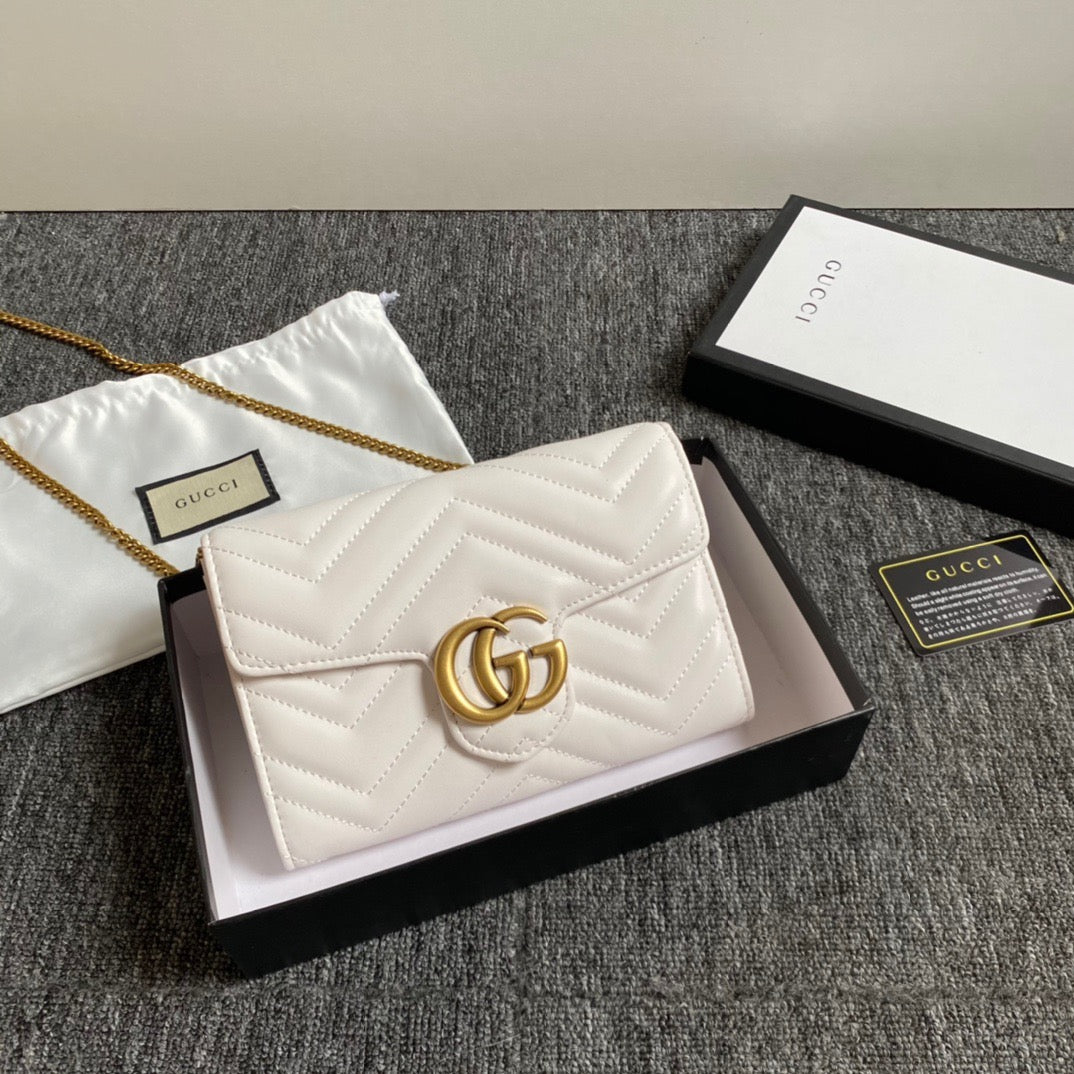 GC432 GG Marmont matelass�� mini bag / 8"W x 5"H x 2.5"D