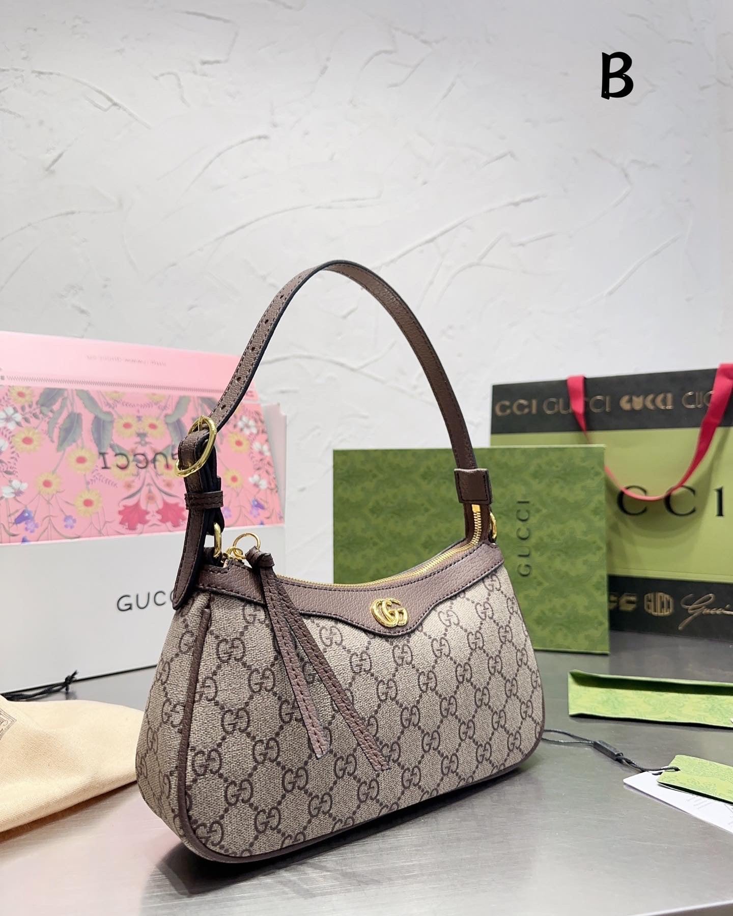 GC452 Ophidia GG Small Handbag / 9.8"W x 5.9"H x 2.5"D