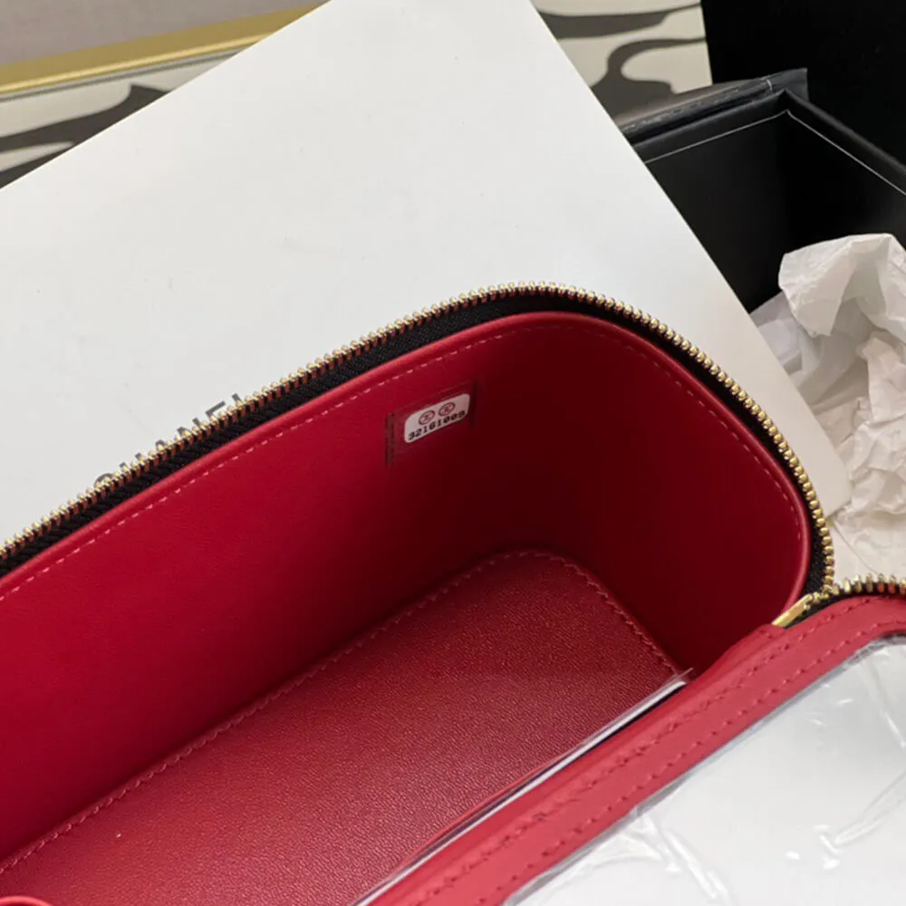 CC VANITY WITH CHAIN