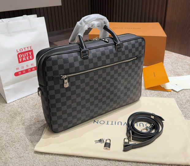 L men bag new arrival size :39* 28 cm