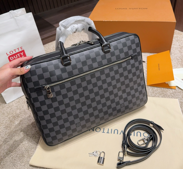 L men bag new arrival size :39* 28 cm