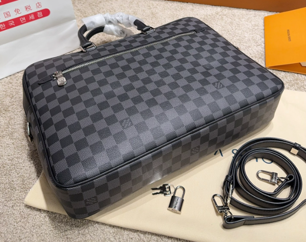 L men bag new arrival size :39* 28 cm