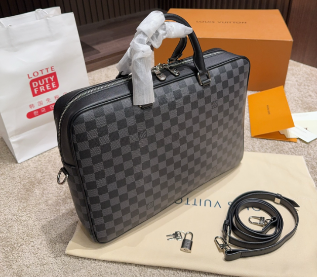 L men bag new arrival size :39* 28 cm